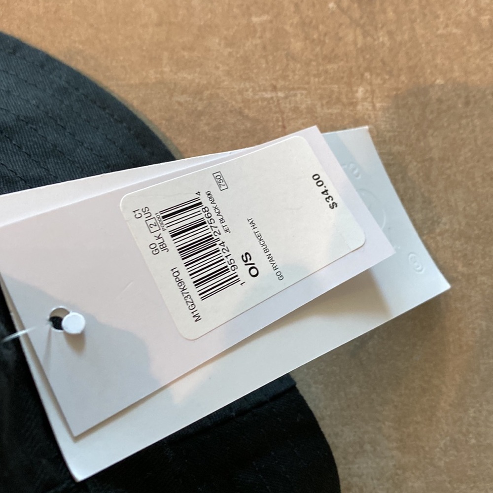 Guess hat - Picture 4 of 4
